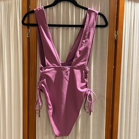 NWT Forever 21 Women’s One Piece Swim Suit, Sz M - Picture 2 of 5